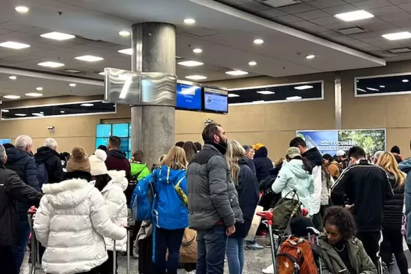 Anunciaron un paro de transporte aéreo, terrestre y marítimo para el 6 de mayo