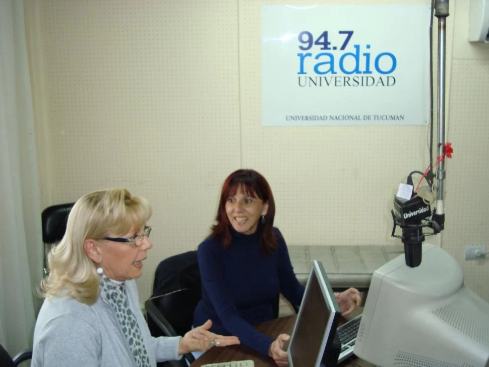 LA SEGUNDA CASA. Junto a Gladys Omil, en Radio Universidad. Foto gentileza de Patricia Nieva 