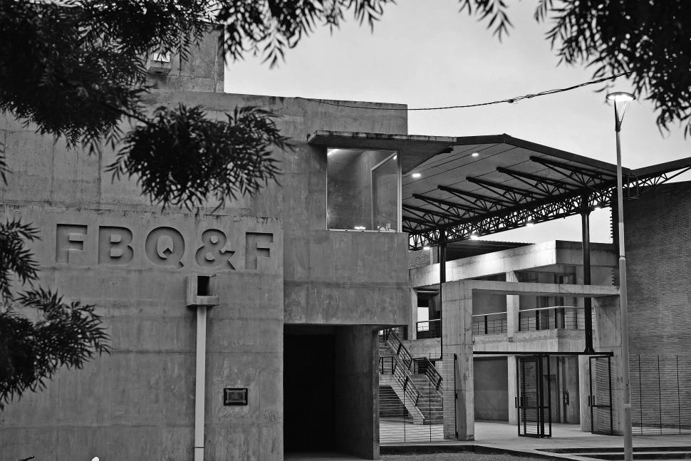 LA ENTRADA. El frente de la obra en la Quinta Agronómica. 