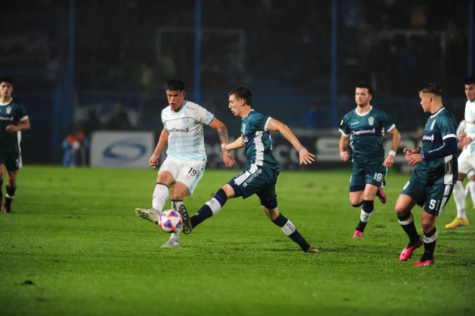 PURA ENTREGA. El golazo a Huracán parece haberle devuelto la confianza a Estigarribia, que fue la figura frente al “lobo”. la gaceta / foto de diego aráoz