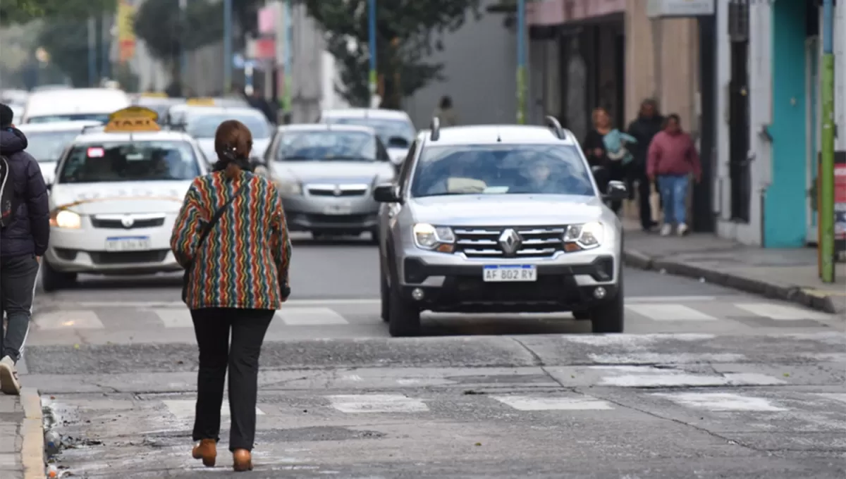 ABRIGADOS. Las temperaturas serán cada vez más bajas en Tucumán y en la región. 