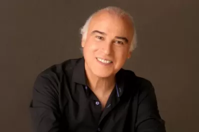 Paz Martínez: llegan la voz y la guitarra más románticas a Tucumán