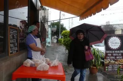 Un panadero dona lo que queda del día a las familias humildes en Tucumán