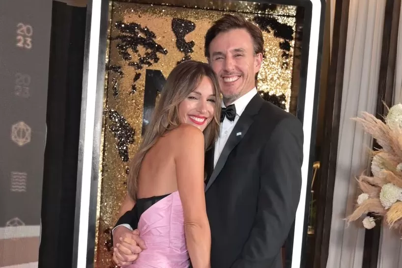 Pampita y García Moritán en los Martín Fierro