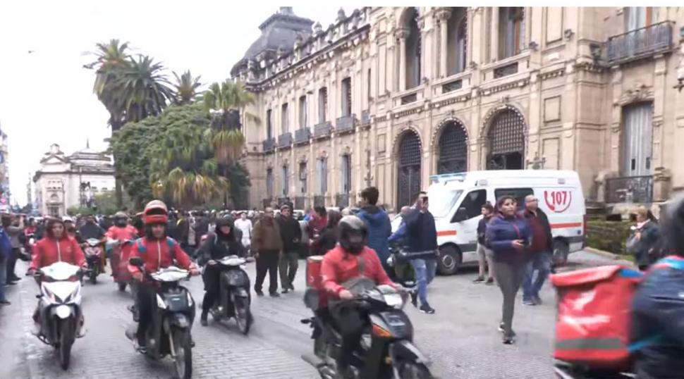 MISMO RECLAMO. Los cadetes también marcharon exigiendo seguridad. 