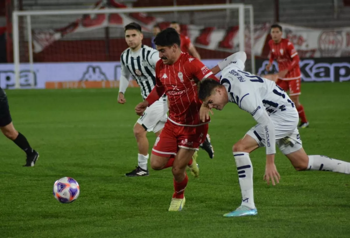 Talleres ganó con lo justo y River deberá esperar para festejar el campeonato