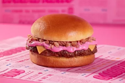 Lanzan la “hamburguesa de Barbie”, ¿dónde se puede comprar y cuáles son sus ingredientes?