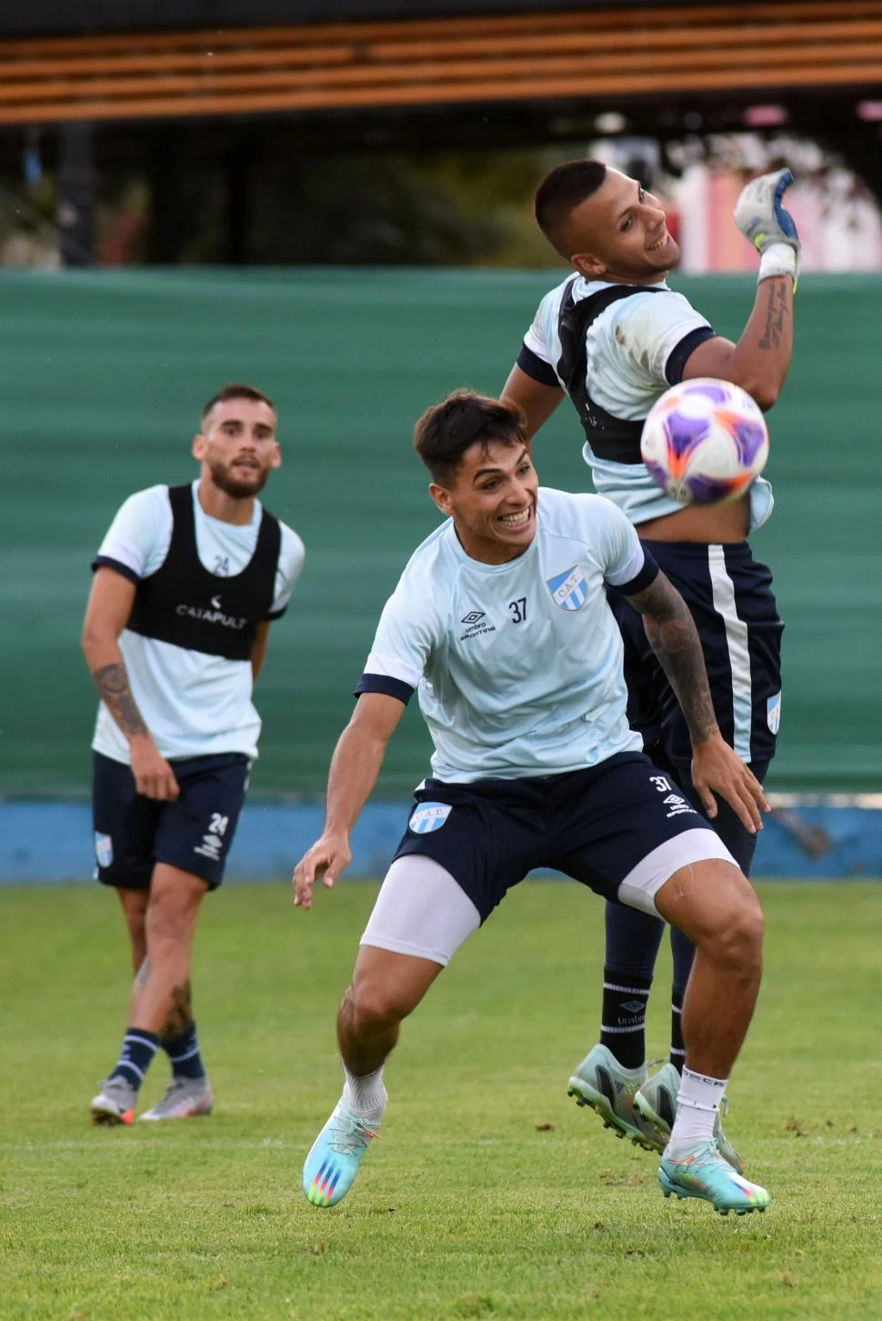 ARGENTINOS. Milito habría pedido por Coronel para los octavos de Libertadores. la gaceta / foto de DIEGO ARAOZ