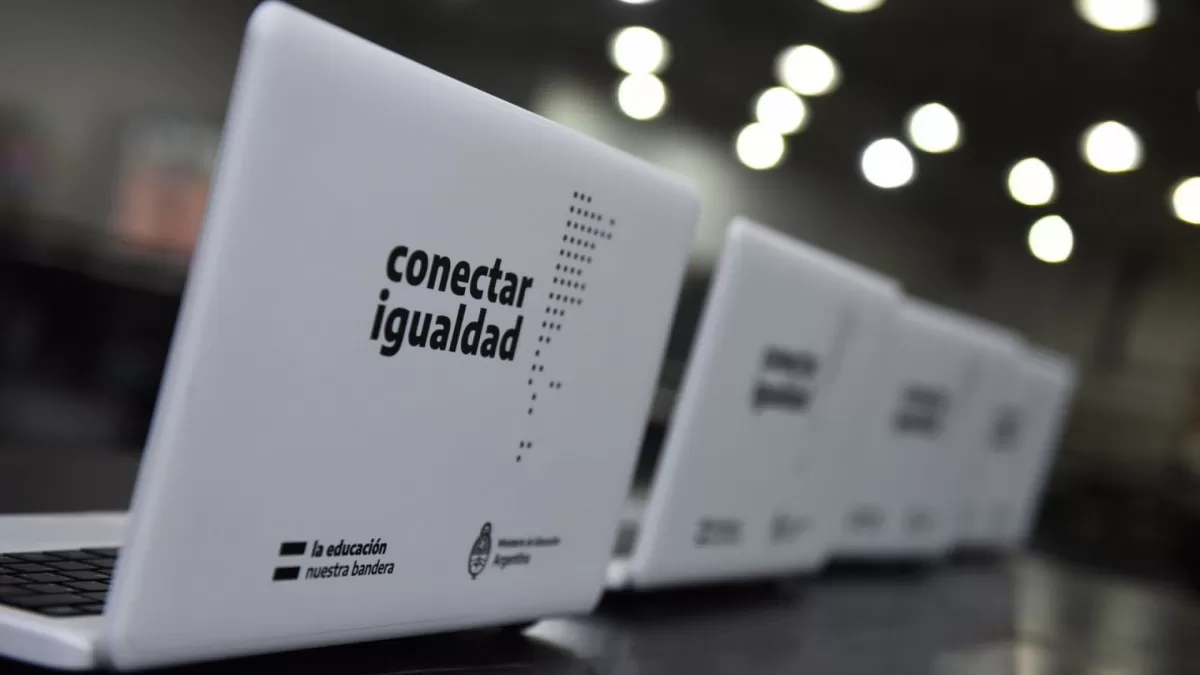 Docentes y alumnos recibirán equipamiento y capacitación