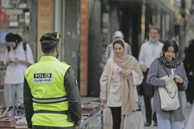Irán restableció las patrullas para castigar a las mujeres