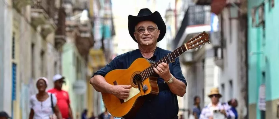 UN LOOK PARTICULAR. A Eliades Ochoa le dicen “el Johnny Cash cubano”, por su atuendo de vaquero. 