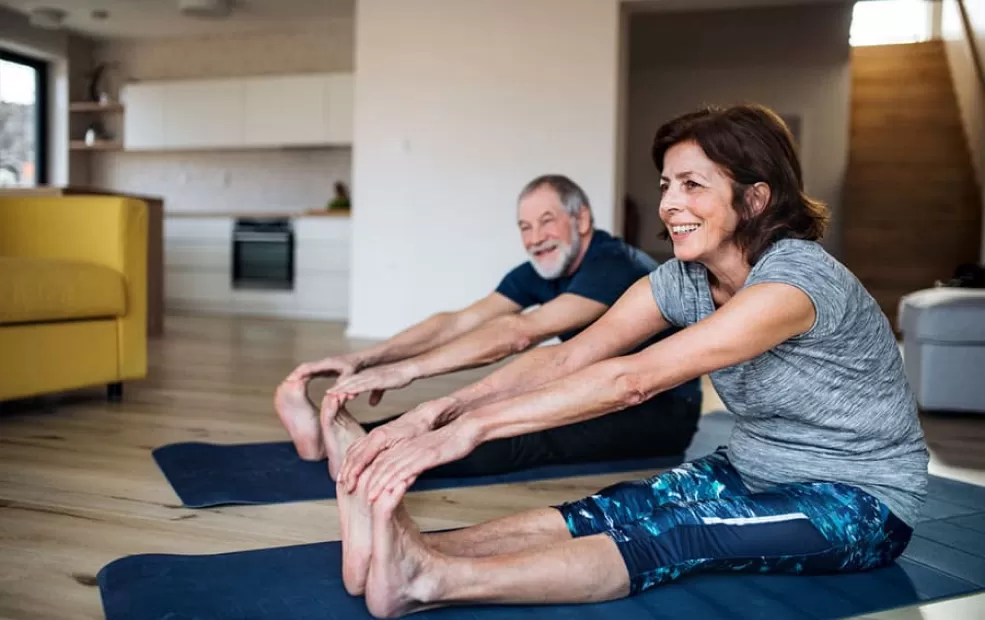 Tres ejercicios para perder masa muscular en la adultez.