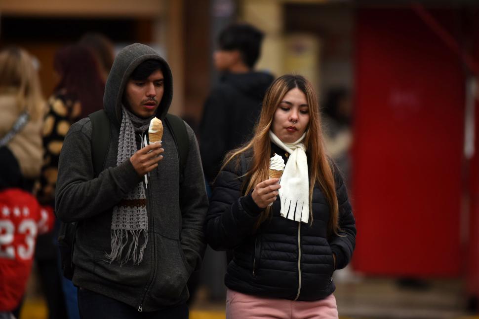  HELADO EN INVIERNO. Placer indiferente a las bajas temperaturas