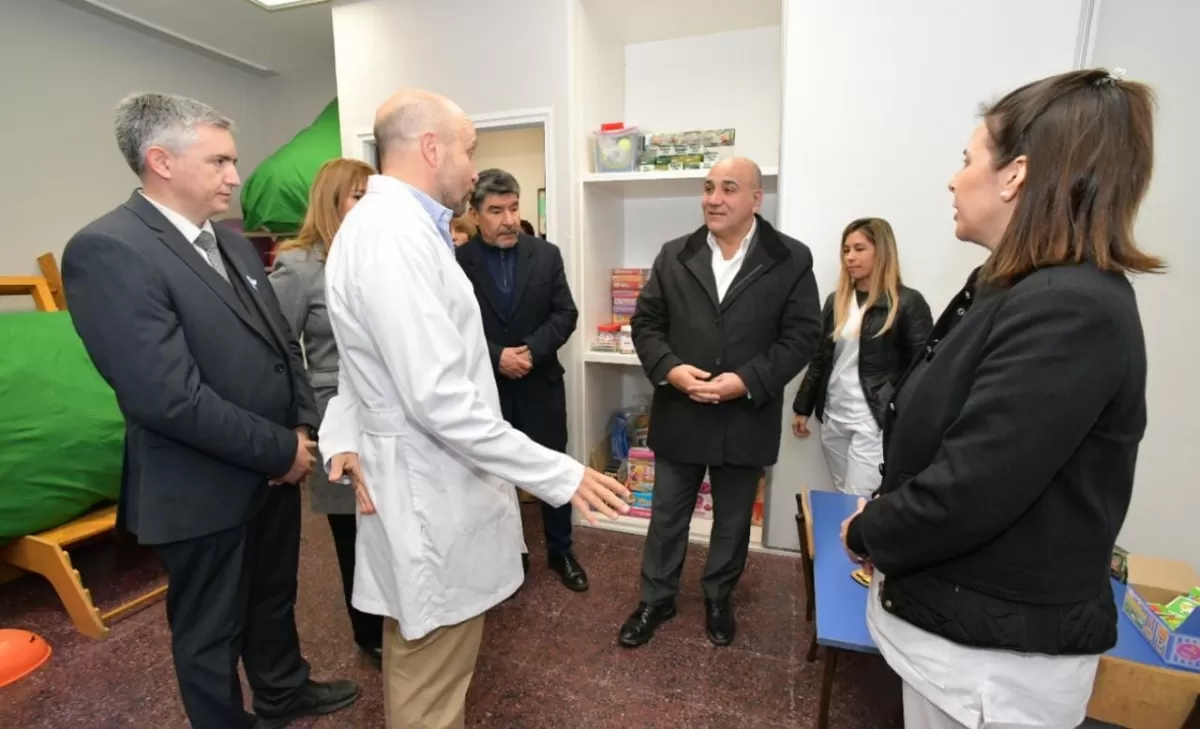 El gobernador aseguró que  cuenta con un equipo interdisciplinario con un gran nivel profesional. Foto Prensa de Gobierno