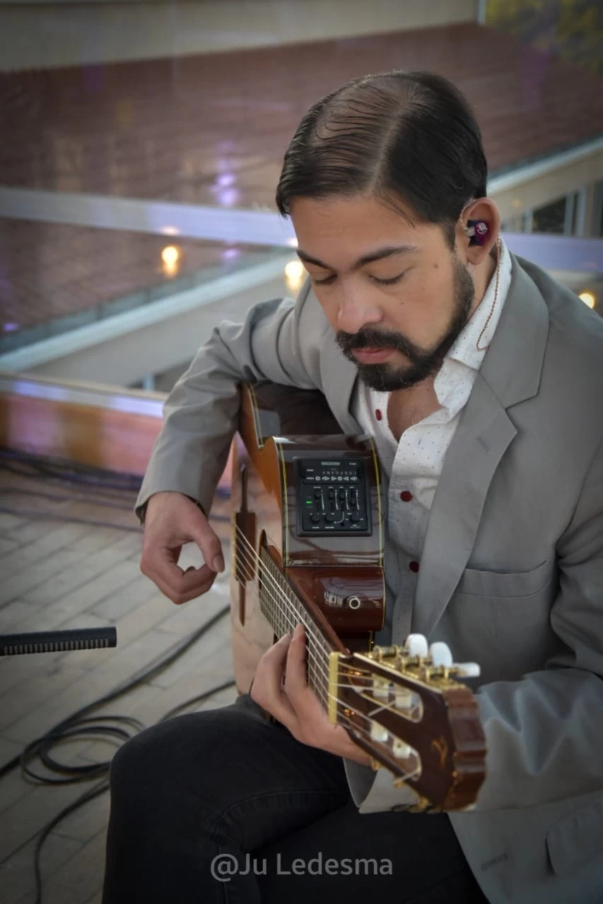 ORGANIZADOR. Francisco Santamarina impulsa el ciclo “Pura guitarra”. foto @ju ledesma