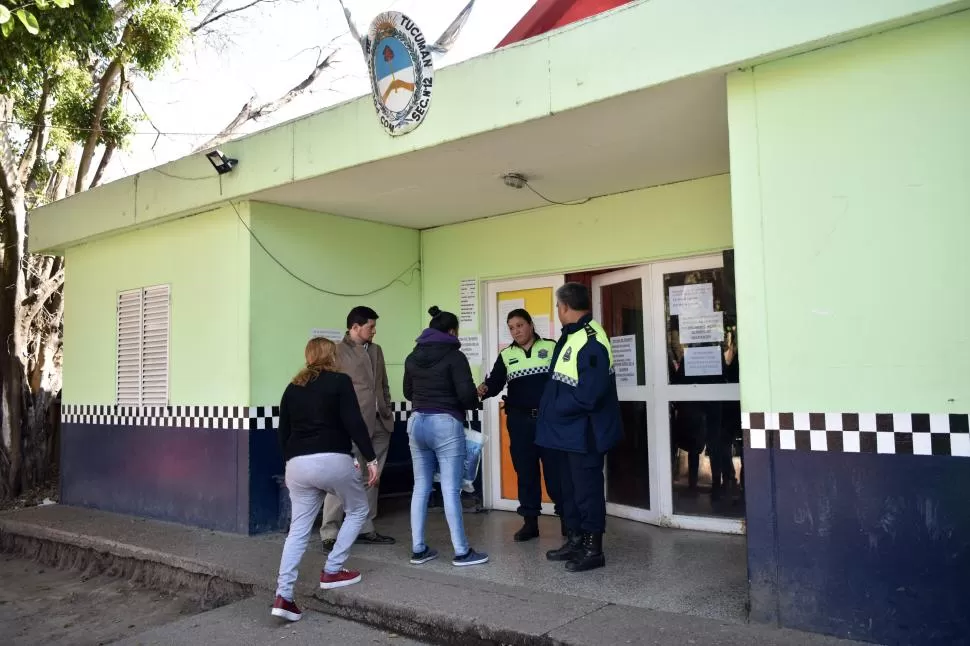 AGRESIÓN. Una madre dijo que su hijo fue golpeado por Infantería. LA GACETA / FOTO DE INÉS QUINTEROS ORIO