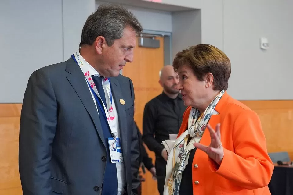 LOS PROTAGONISTAS DE LA NOVELA. Massa, Ministro de Economía, y Kristalina Georgieva, directora gerenta del FMI, están en contacto permanente. archivo