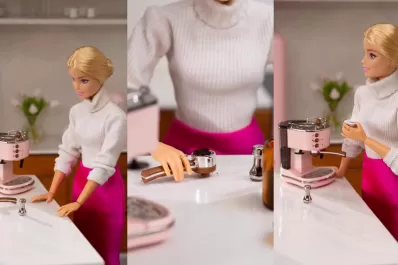 Barbie Cafetería: el increíble video stop motion de la muñeca preparando café