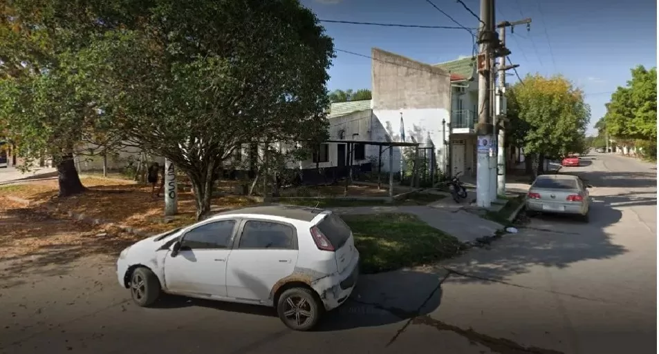 Entró a un destacamento policial, apuntó al oficial con un arma y lo obligó a liberar a un detenido