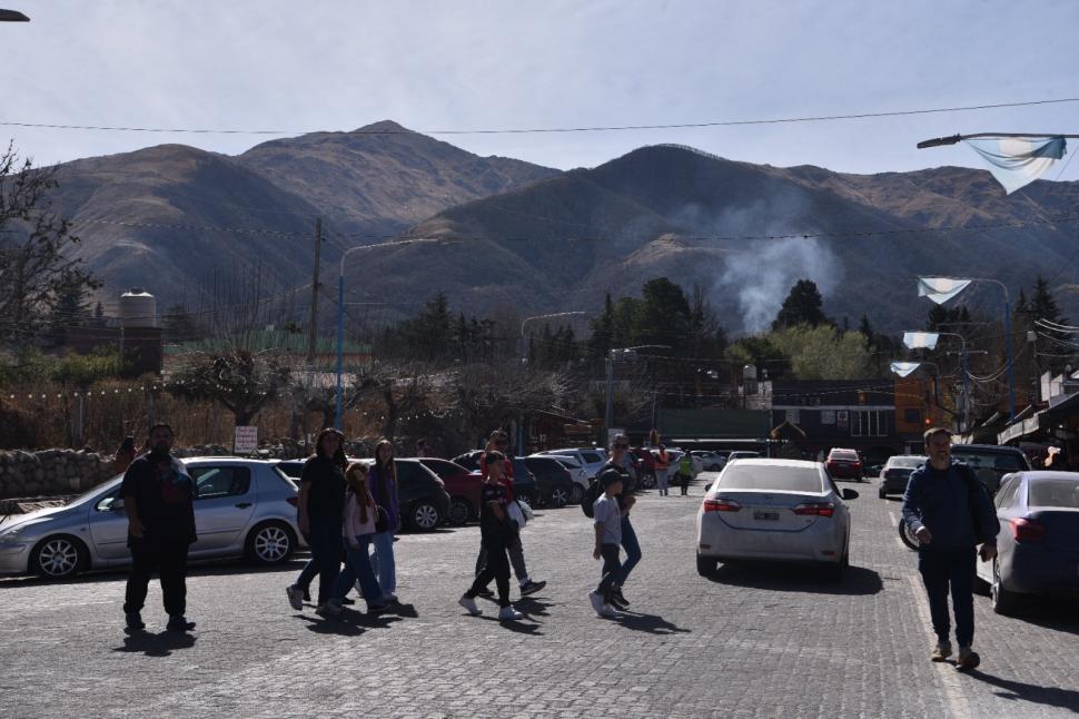 La imponencia del lago obliga a realizar una parada para  disfrutar de la vista. LA GACETA / FOTO DE Osvaldo Ripoll