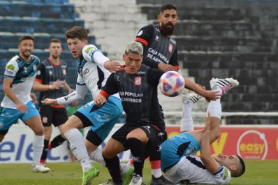 San Martín de Tucumán sufrió y rescató un empate en su visita a Almagro