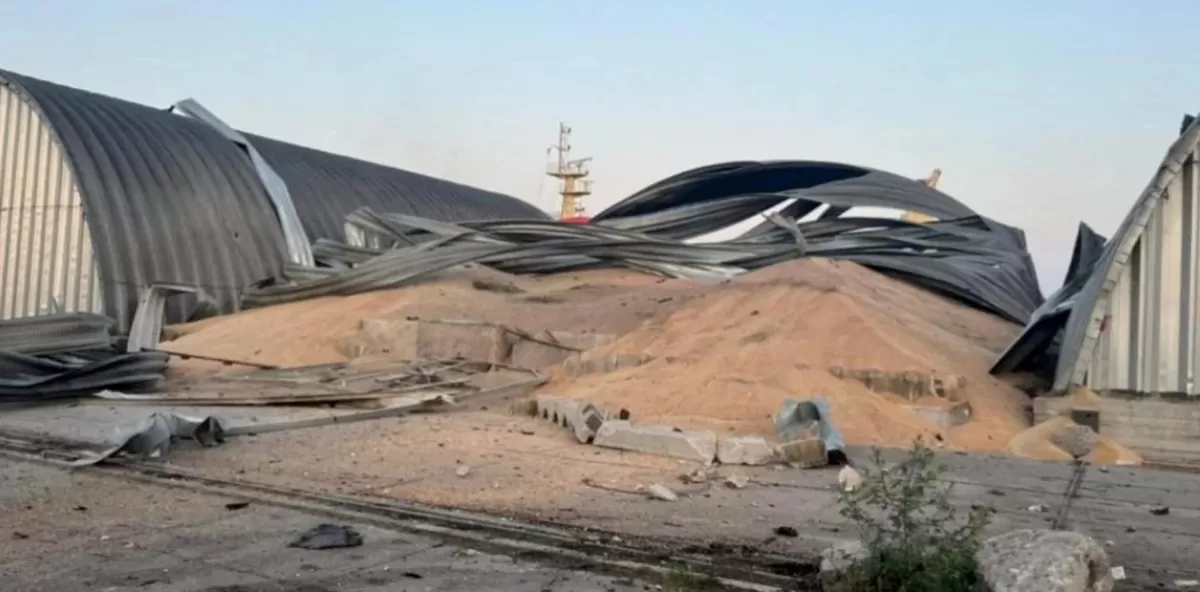 Un almacén de granos destruido por un ataque con drones rusos en un puerto marítimo, en medio del ataque de Rusia a Ucrania, en la región de Odesa, Ucrania. Foto Reuters