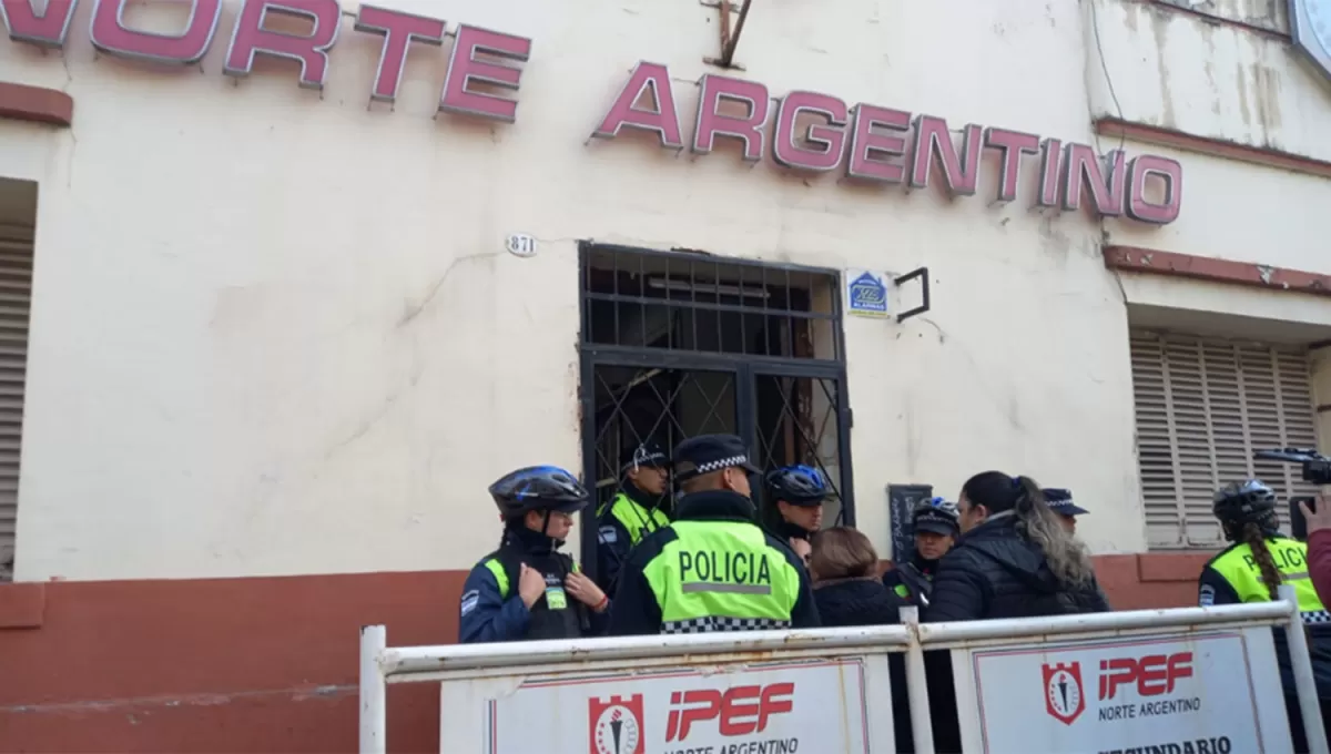 SIN CLASES. Los alumnos del colegio fueron retirados por sus padres durante la mañana.