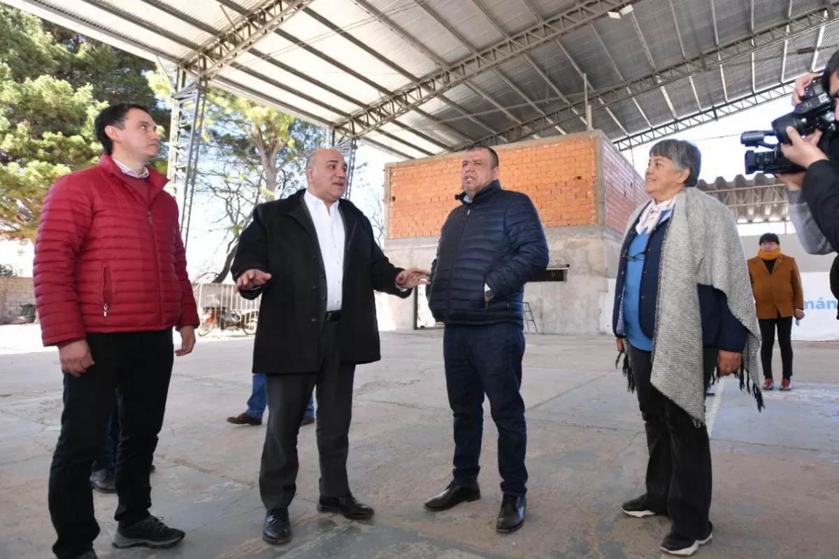 Manzur y Caliva visitaron obras comunitarias en Tafí del Valle