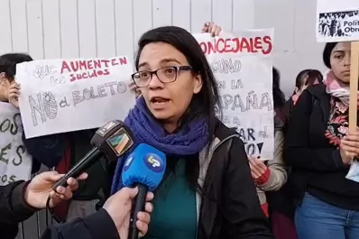 Protesta en el Concejo Deliberante para rechazar el aumento del boleto de colectivo