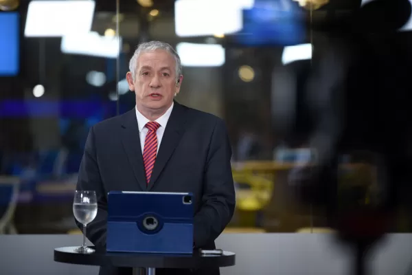 El editorial de Van Mameren: la política y la sociedad se encuentran en un divorcio evidente