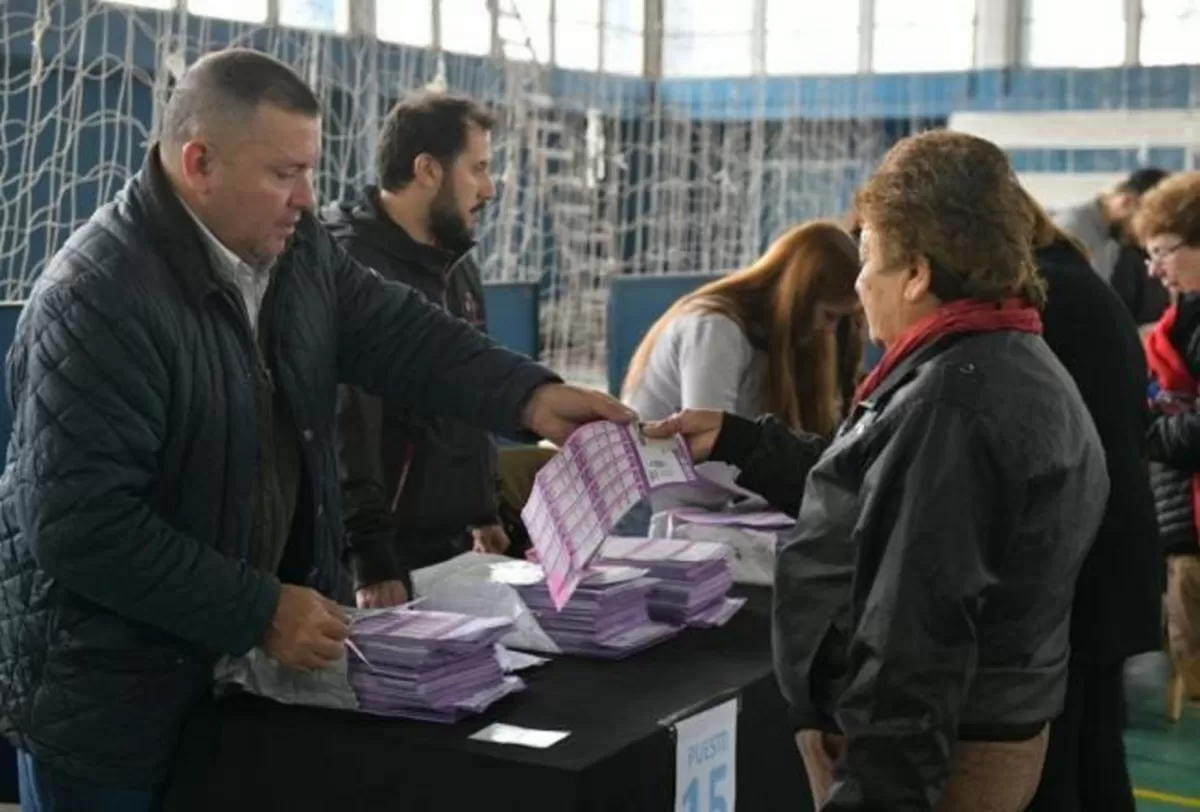 Entrega del boleto para jubilados. FOTO COMUNICACIÓN PÚBLICA (ARCHIVO)