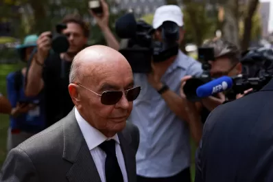 Joe Lewis, el dueño de Lago Escondido, se entregó en Nueva York