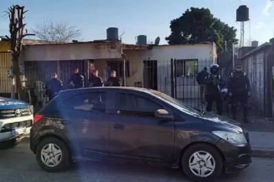 Concepción: allanan viviendas por un joven que se mostraba en redes sociales portando un arma de fuego