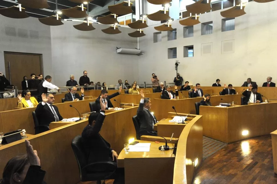 SALIÓ POR UNANIMIDAD. Todos los concejales votaron el aumento del boleto de ómnibus a $ 120; depende de Alfaro su implementación. la gaceta / foto de antonio ferroni