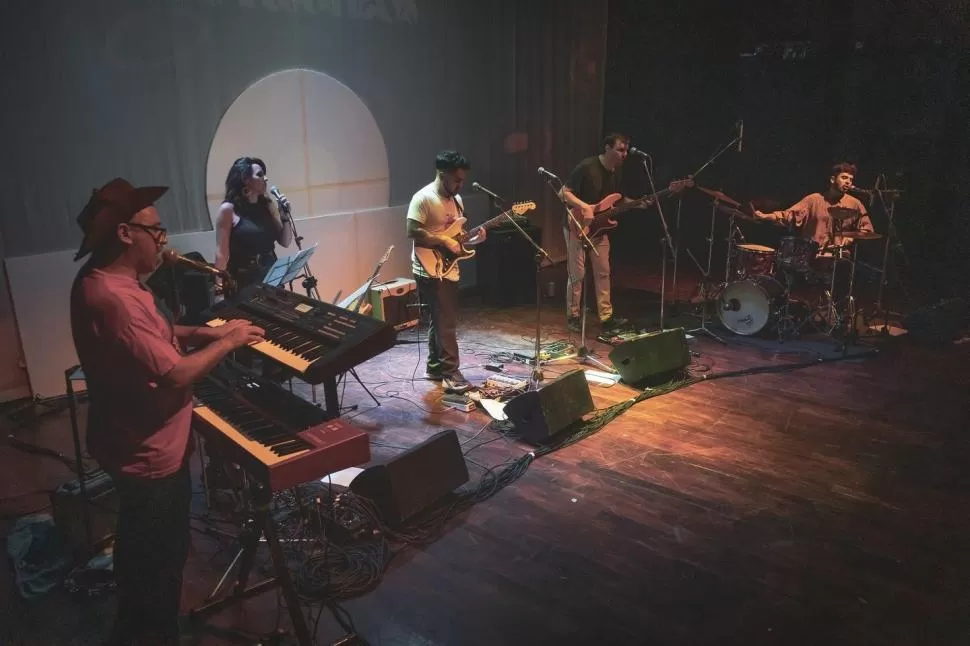 MÚSICA EN VIVO. Los Asuntos estarán esta noche en el Centro Cultural Virla. credito