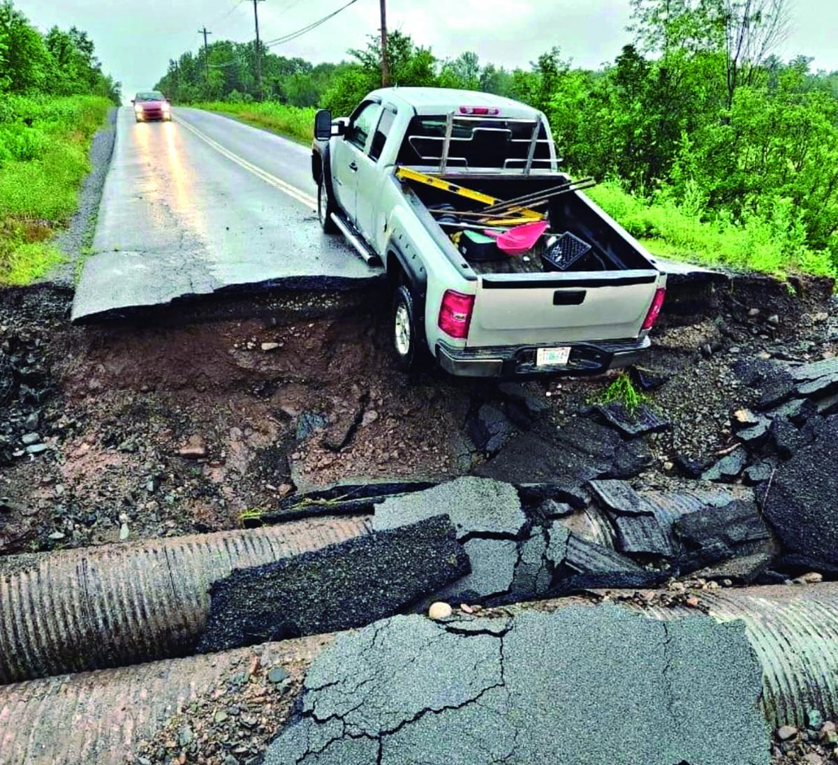 CANADÁ. Mientras en parte del Hemisferio Norte el fuego arrasa con bosques y ciudades, en otros lados, como Nueva Escocia, las inundaciones destrozan caminos y cultivos. 