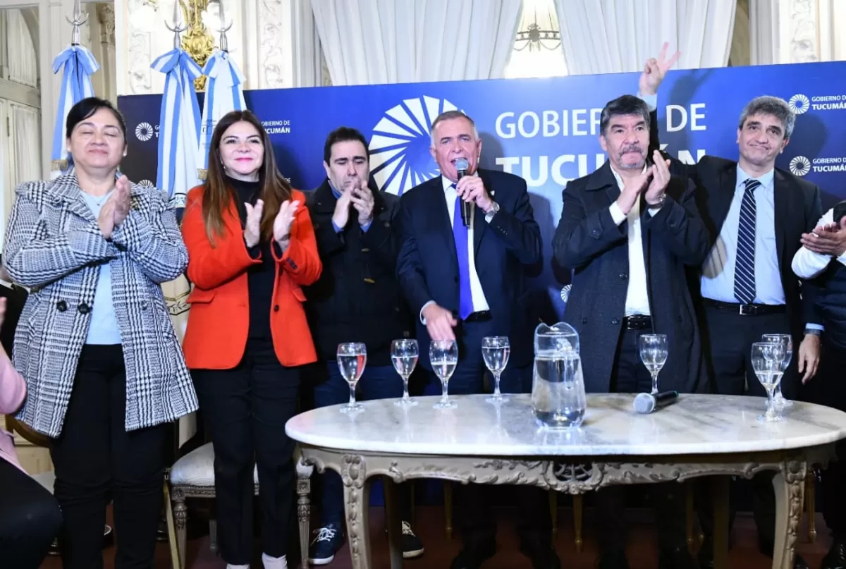 EN CASA DE GOBIERNO. Jaldo y miembros del oficialismo. 