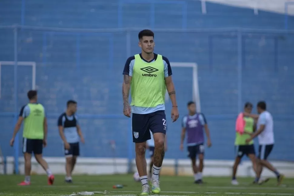 RECUPERANDO LA TITULARIDAD. Joaquín Pereyra purgó una sanción y está listo para volver a la cancha. Ayer almorzó con Leo Rodríguez, su representante. ig @joapereyra18 