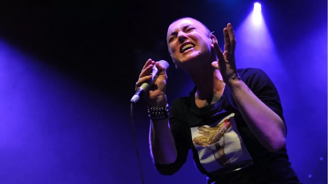 Qué podría llegar a aclarar la autopsia de Sinead O’Connor, tras una muerte inesperada