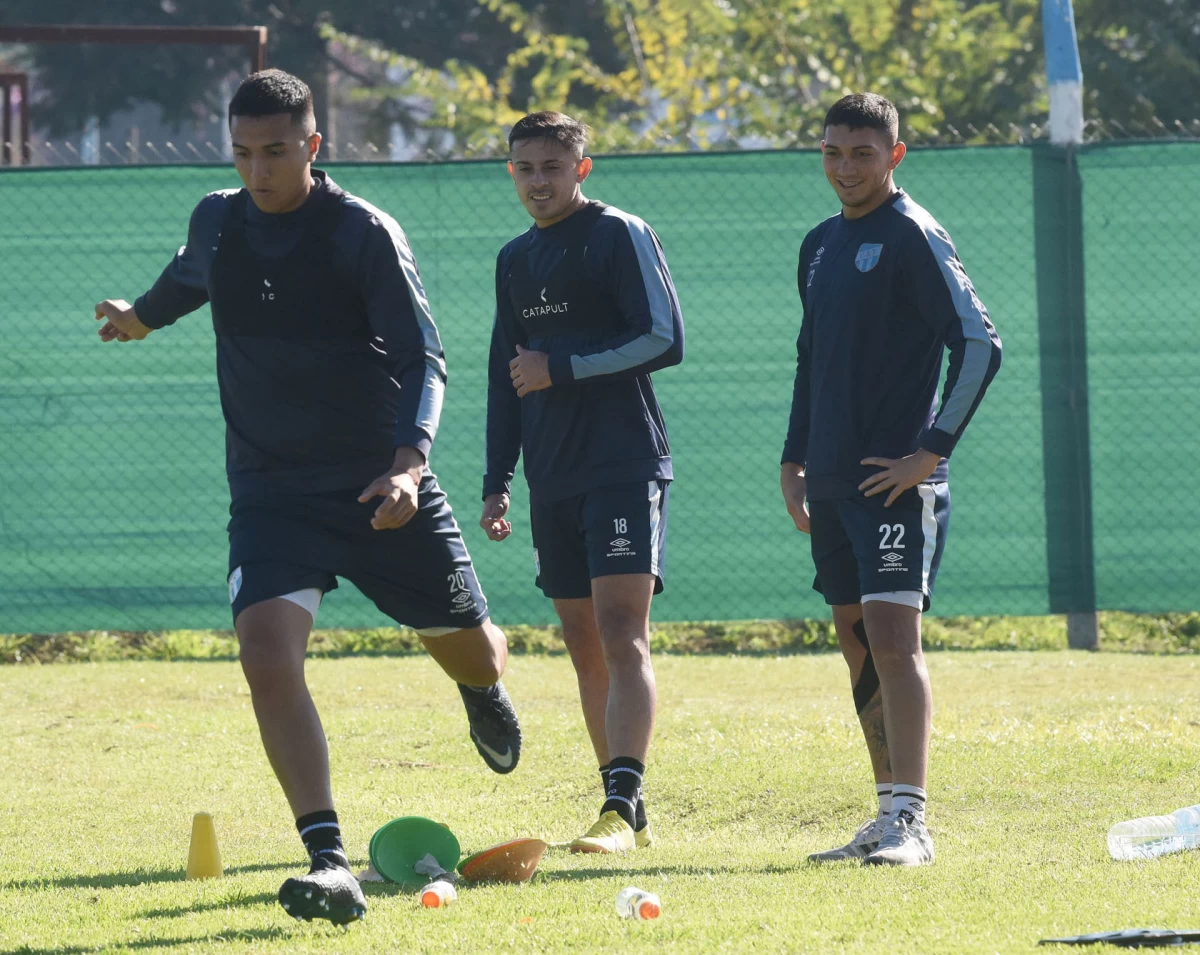 La dupla técnica realizará dos variantes en Atlético Tucumán