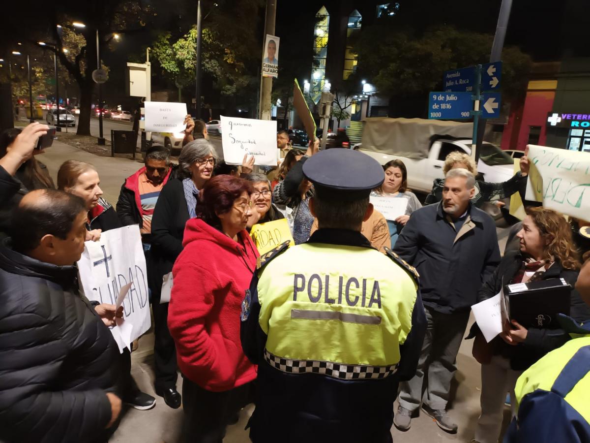 Cansados de los robos, vecinos marcharon para exigir más seguridad en Villa Alem