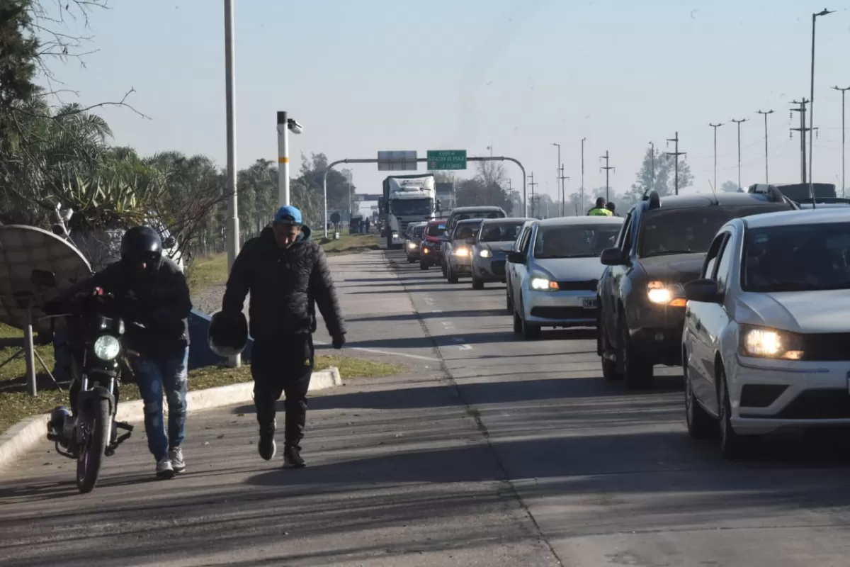 UN CAOS. Miles de hinchas viajaron a Santiago del Estero. LA GACETA/FOTO DE FRANCO VERA