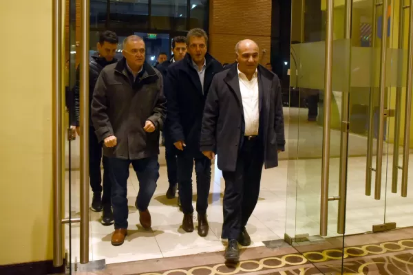 ¿Qué pasó durante la cena ofrecida a Sergio Massa en Tucumán?