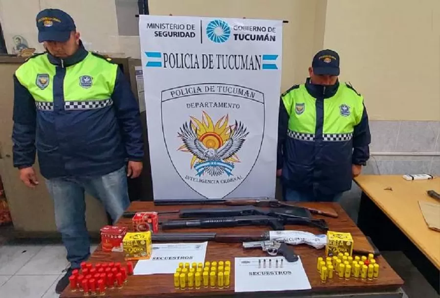 Secuestran armas de fuego en tres viviendas
