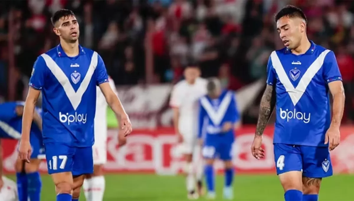 EN PICADA. Vélez quedó a dos puntos de Huracán, el equipo que hoy tendría que jugar un desempate ante Colón para definir el segundo descenso a la Primera Nacional.