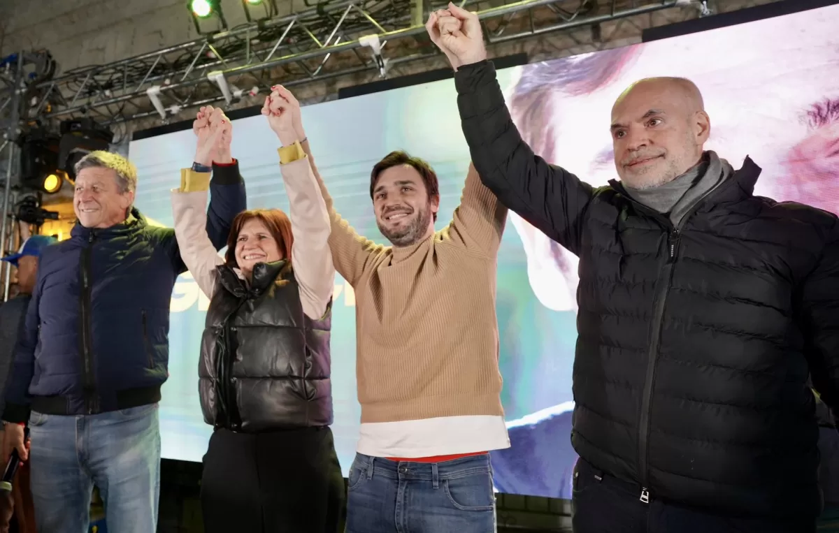 Ignacio Torres junto a los precandidatos a presidente de JxC. FOTO TOMADA DE TWITTER @NachoTorresCH