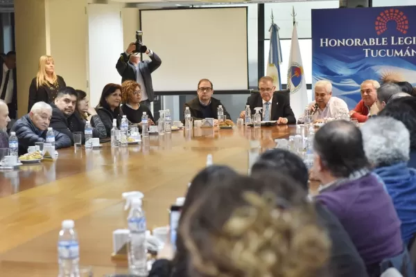 En una semana clave, Jaldo recibió a referentes de gremios de la educación de Tucumán