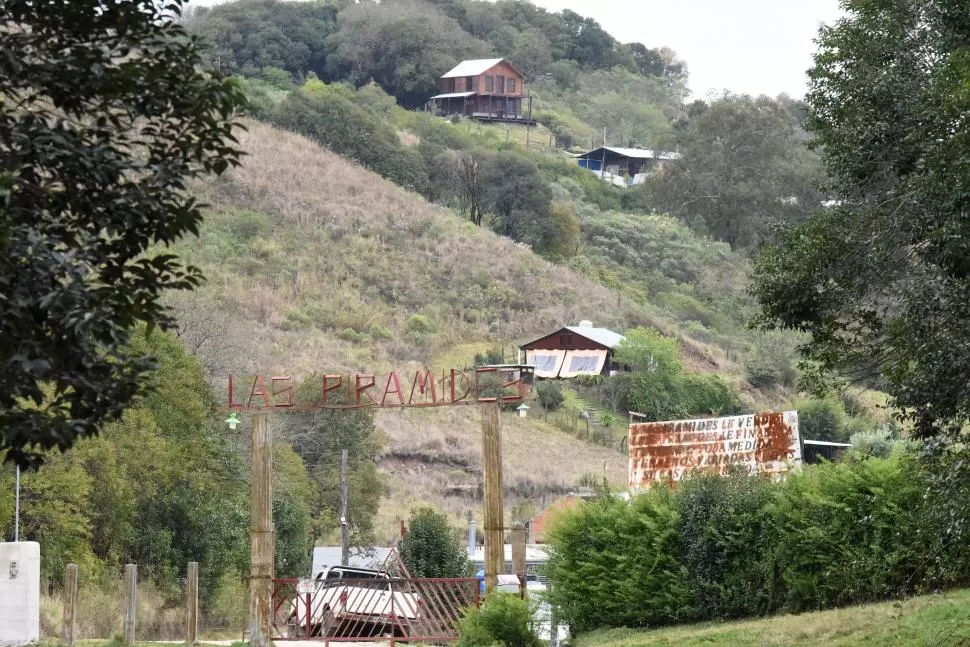 “LAS PIRÁMIDES”. El barrio está ubicado en el km. 28 de la ruta 338, dentro del parque Sierra de San Javier, que pertenece a la Universidad.  la gaceta / fotos de analía jaramillo 