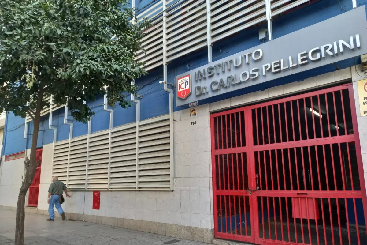 EN CALLE CONGRESO. El Instituto Pellegrini fue uno de los que recibió el correo. LA GACETA/FOTO DE ANALÍA JARAMILLO 