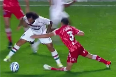 Video: escalofriante lesión de un jugador de Argentinos por una polémica maniobra de Marcelo